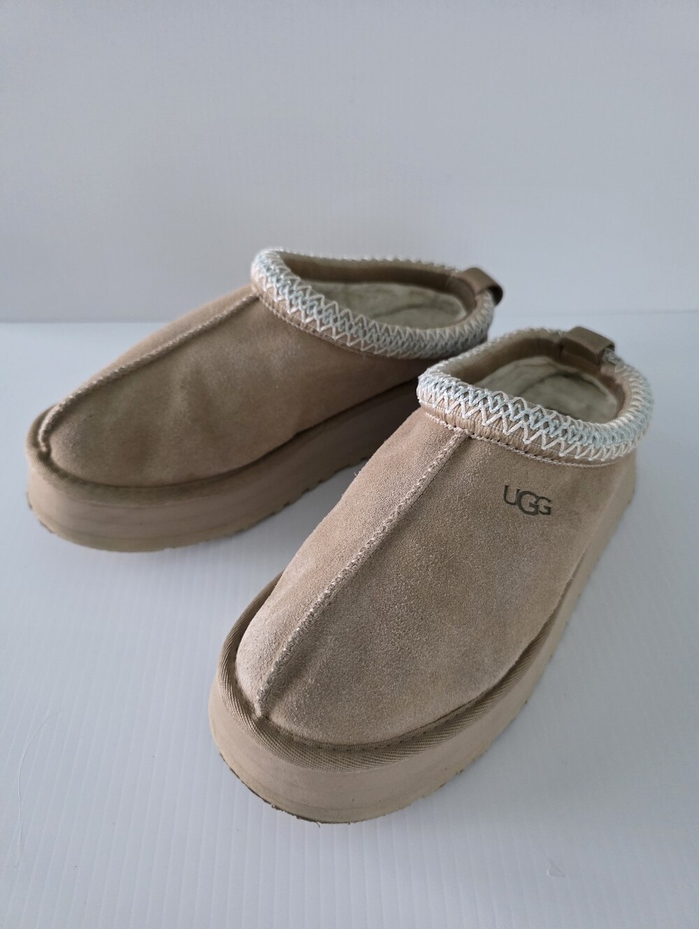 UGG Tazz 2 Tan Cozy Slip-On Moccasin Slippers 8.5